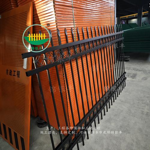 院子围墙栏杆一站式选购指南 组合式锌钢防护栏与铁艺围墙围栏供应商全解析