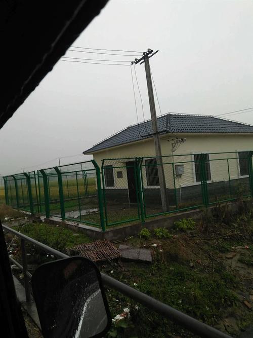 自来水厂钢板网护栏 合肥自来水厂防盗防护栏的应用与选型指南
